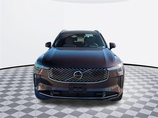 2025 Volvo XC90 Plug-In Hybrid T8 Core 7-Seater
