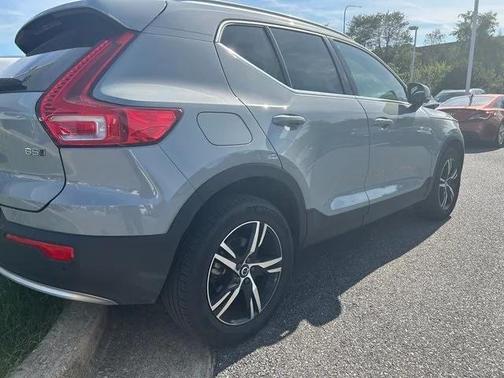 2025 Volvo XC40 B5 Core Bright Theme