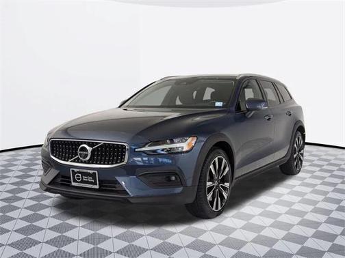 2022 Volvo V60 Cross Country T5