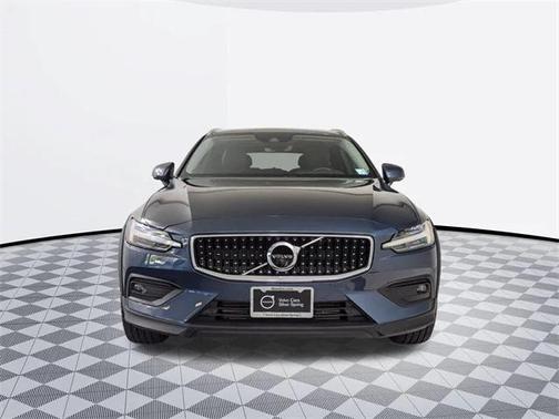 2022 Volvo V60 Cross Country T5