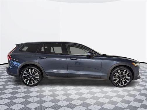 2022 Volvo V60 Cross Country T5