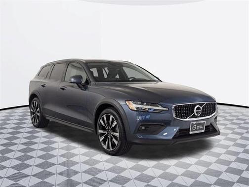 2022 Volvo V60 Cross Country T5