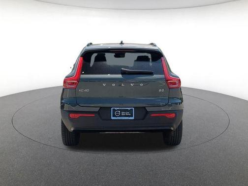 Forest Lake 2026 Volvo XC40 Plus, B5 AWD Gas (mild hybrid), Dark