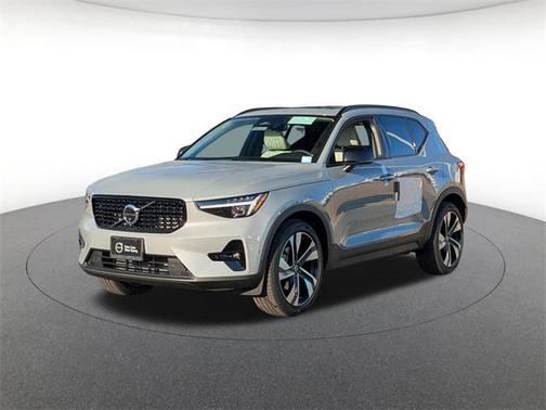 2026 Volvo XC40 Ultra, B5 AWD Gas (mild hybrid), Dark
