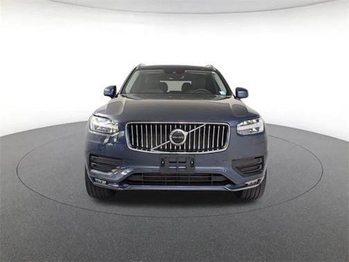 2022 Volvo XC90 T5 Momentum