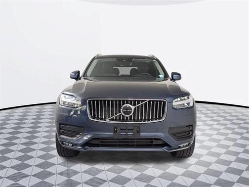 2022 Volvo XC90 T5 Momentum