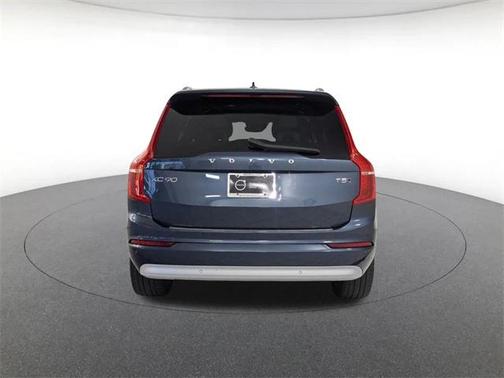 2022 Volvo XC90 T5 Momentum