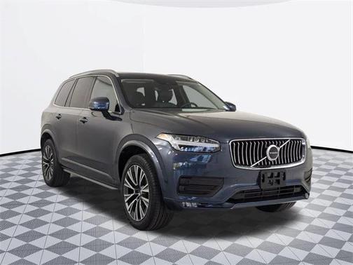 2022 Volvo XC90 T5 Momentum
