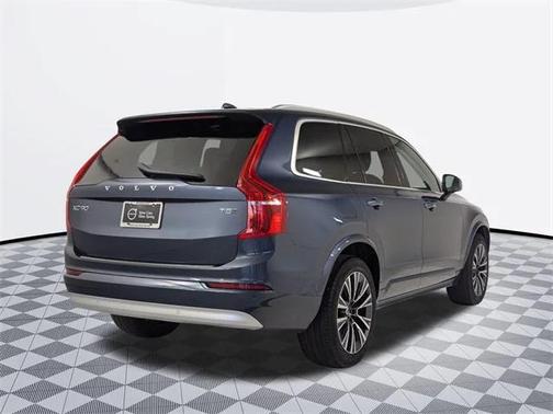 2022 Volvo XC90 T5 Momentum
