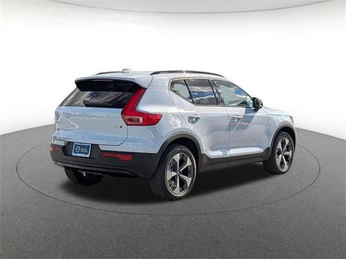 2026 Volvo XC40 Plus, B5 AWD Gas (mild hybrid), Dark
