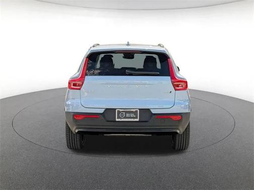 2026 Volvo XC40 Plus, B5 AWD Gas (mild hybrid), Dark