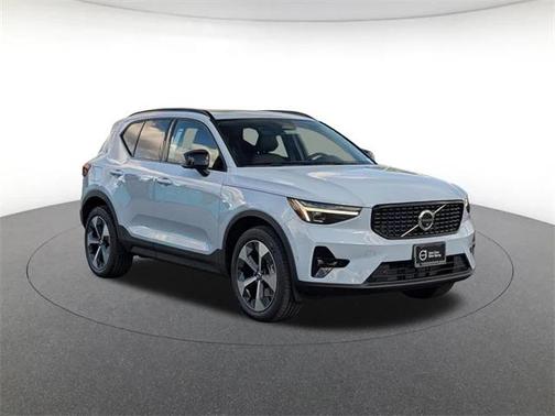2026 Volvo XC40 Plus, B5 AWD Gas (mild hybrid), Dark
