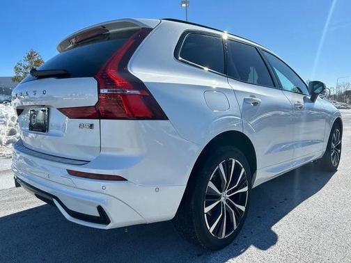 2024 Volvo XC60 B5 Plus Dark Theme