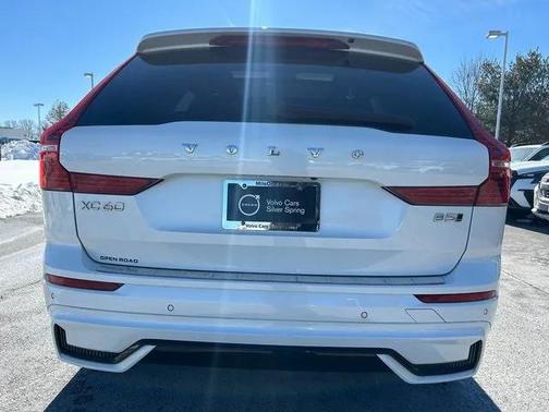 2024 Volvo XC60 B5 Plus Dark Theme