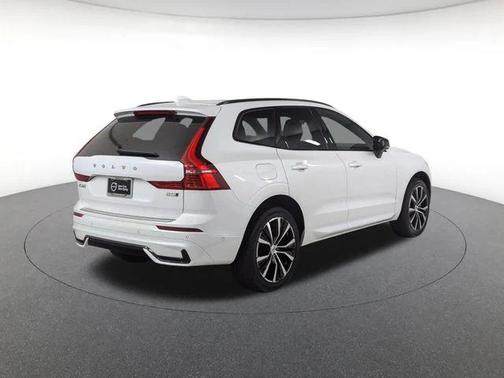 2024 Volvo XC60 B5 Plus Dark Theme
