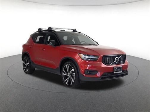 2022 Volvo XC40 T5 R-Design