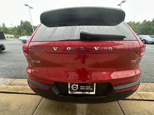 2022 Volvo XC40 T5 R-Design