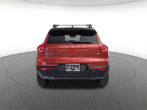 2022 Volvo XC40 T5 R-Design