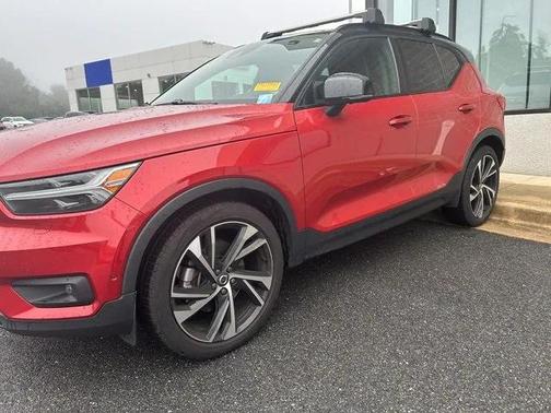 2022 Volvo XC40 T5 R-Design