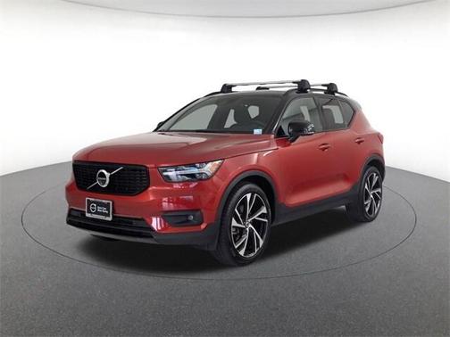 2022 Volvo XC40 T5 R-Design