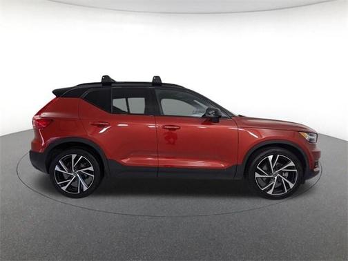 2022 Volvo XC40 T5 R-Design