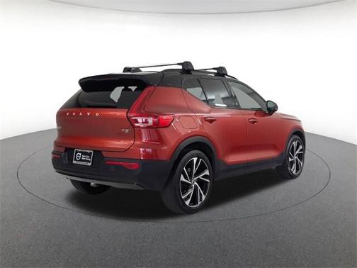 2022 Volvo XC40 T5 R-Design