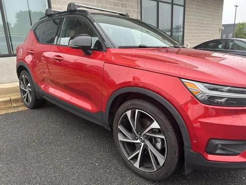 2022 Volvo XC40 T5 R-Design