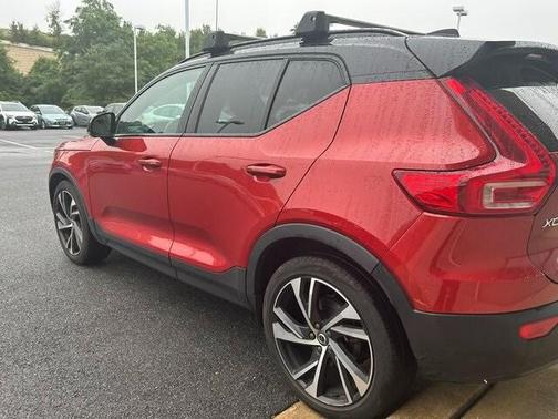 2022 Volvo XC40 T5 R-Design