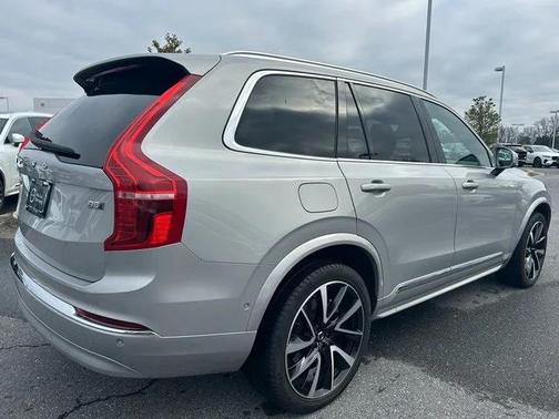 2023 Volvo XC90 B5 Plus