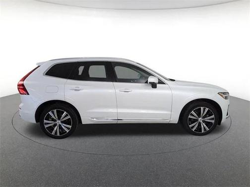 2023 Volvo XC60 B5 Plus Bright Theme