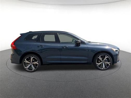 2025 Volvo XC60 B5 Ultra