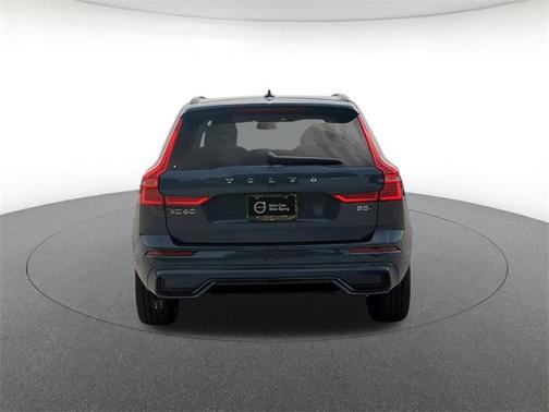 2025 Volvo XC60 B5 Ultra