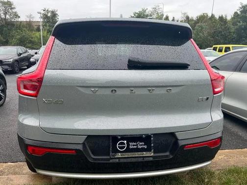 2025 Volvo XC40 B5 Core Bright Theme