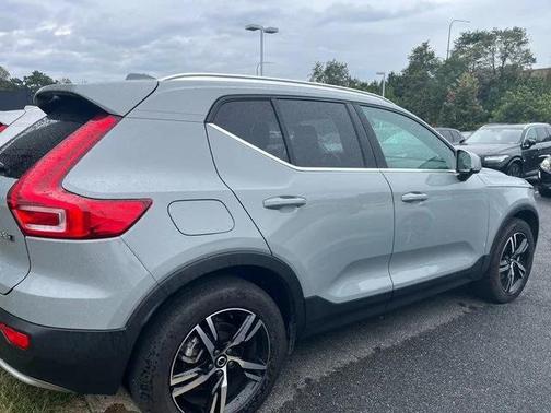 2025 Volvo XC40 B5 Core Bright Theme