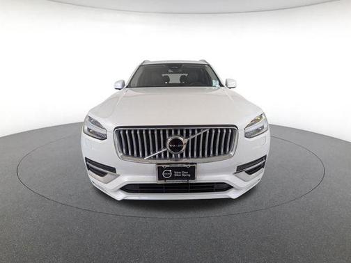 Crystal White Metallic 2023 Volvo XC90 B6 Plus 6-Seater