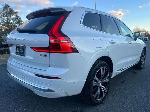 2023 Volvo XC60 B5 Ultimate Bright Theme
