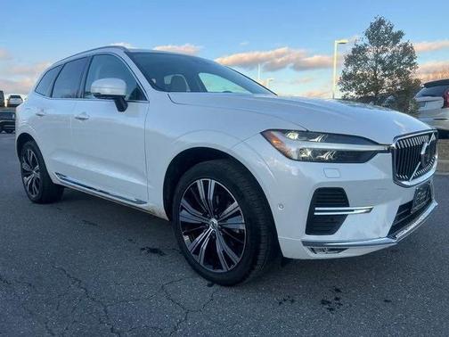 2023 Volvo XC60 B5 Ultimate Bright Theme
