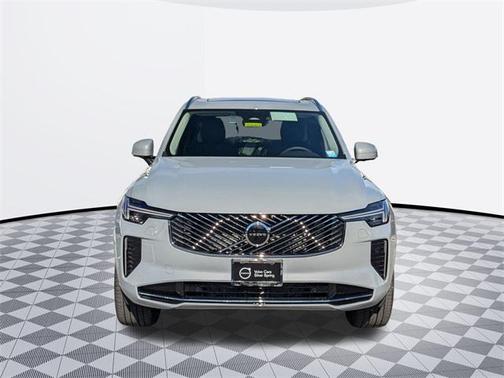 2025 Volvo XC90 B6 Core