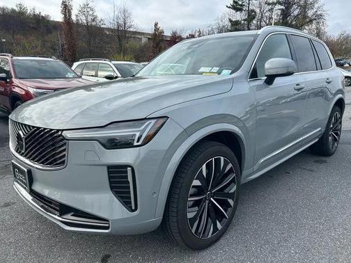 2025 Volvo XC90 B6 Plus 7-Seater