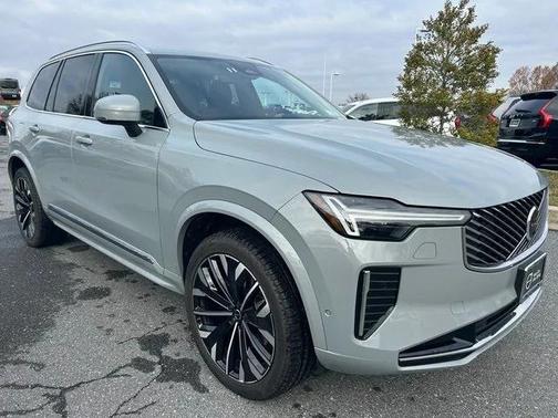 2025 Volvo XC90 B6 Plus 7-Seater