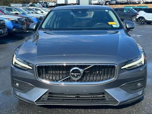 2021 Volvo S60 T5 Momentum