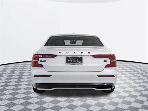2024 Volvo S60 Recharge Plug-In Hybrid T8 Ultimate Black Edition