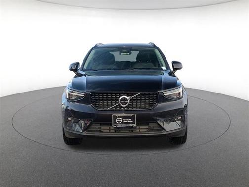 2026 Volvo XC40 Plus, B5 AWD Gas (mild hybrid), Dark