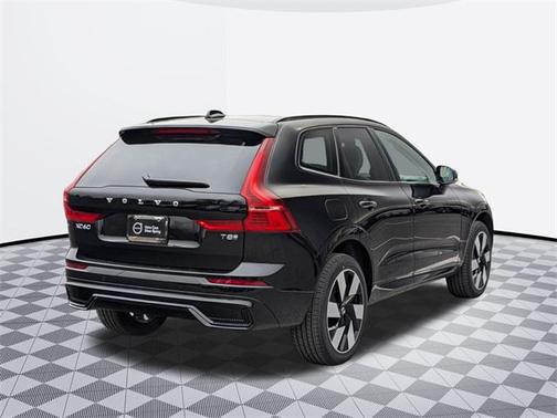 2025 Volvo XC60 Plug-In Hybrid T8 Plus