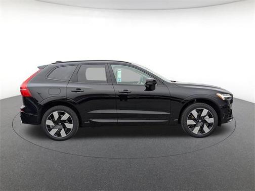 2025 Volvo XC60 Plug-In Hybrid T8 Plus