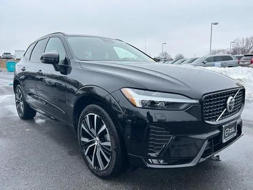 2024 Volvo XC60 B5 Plus Dark Theme