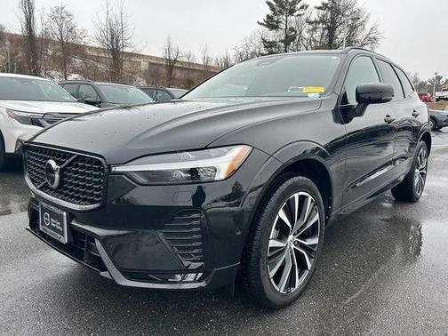 2024 Volvo XC60 B5 Plus Dark Theme