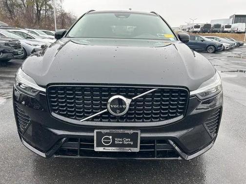2024 Volvo XC60 B5 Plus Dark Theme
