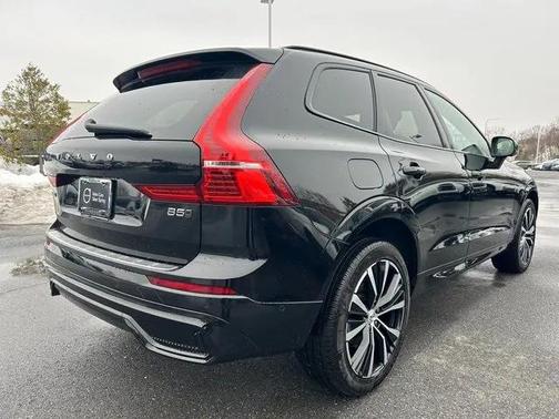 2024 Volvo XC60 B5 Plus Dark Theme