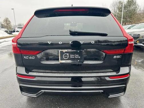 2024 Volvo XC60 B5 Plus Dark Theme